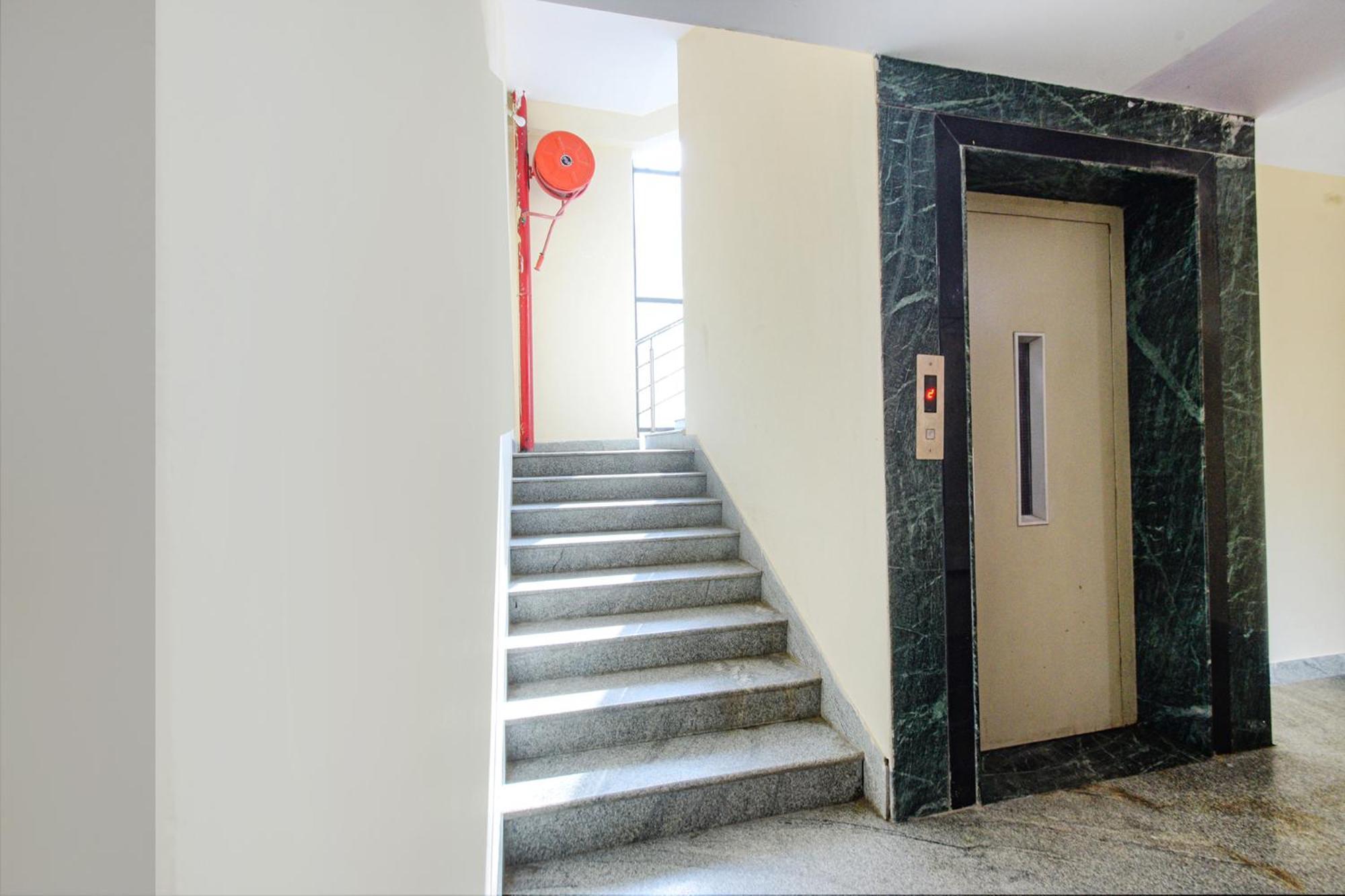 Fabhotel N Residency, Hitech City - 350M From Yashoda Hospital, Hitech City Haiderabad Buitenkant foto